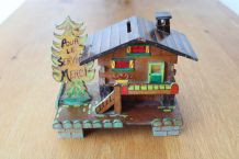 Chalet tirelire en bois années 70