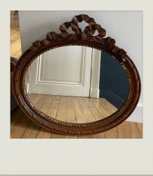 Miroir ancien ovale, en bois sculpté