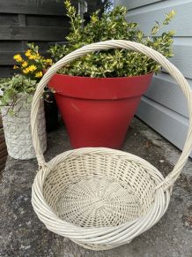 Panier en osier avec anse vintage 