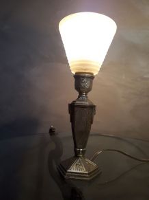 petite lampe de chevet art deco   en regule patiné or 