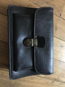 pochette noire