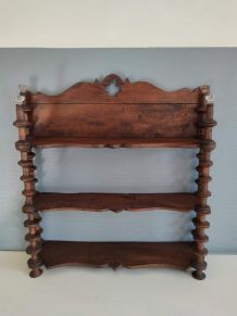 étagère bobines en bois teinté