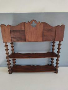 étagère bobines en bois teinté