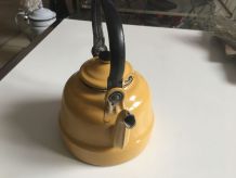 Bouilloire en tôle émaillée années 50