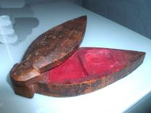 Ancienne boite à fard culturelle africaine