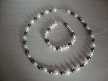 Parure ancienne collier et bracelet perles blanches et noire
