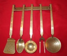 Ustensiles anciens en laiton massif