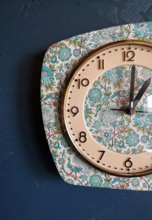 Horloge vintage, pendule murale "Plumes de Paon"