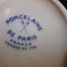 Petit vase en porcelaine de Paris
