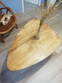 Table basse vintage en manguier massif pieds compas 