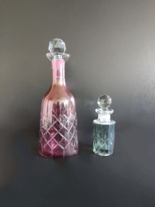 lot de 2 flacons en verre ciselé rose et gris