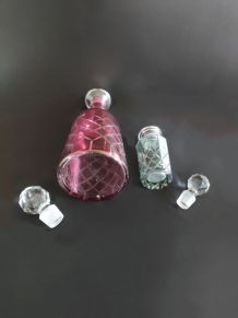 lot de 2 flacons en verre ciselé rose et gris