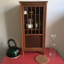 Petite armoire / cabinet de curiosités