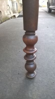 Table ferme a yettes XIX eme