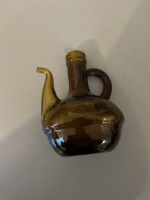 Carafe à huile en verre ambré année 70