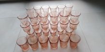 Service de 30 verres roses