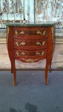 Commode style louis XV estampillé