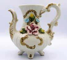 Vase en porcelaine en forme de cafetiére- Capodimonte