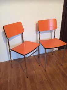 Chaises en formica orange
