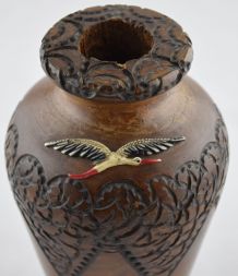 Vase Alsace en bois gravé signé Boli