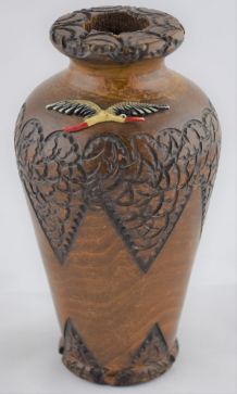 Vase Alsace en bois gravé signé Boli