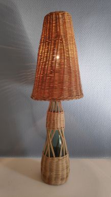 lampe sur bouteille déco et abat-jour rotin