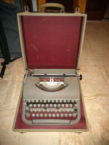 Ancienne machine a ecrire JAPY