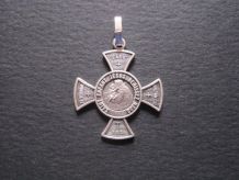 médaille croix Saint Antoine métal blanc 