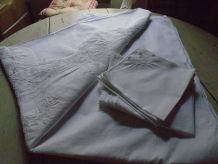 Nappe brodée 12 couverts