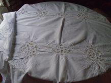 Nappe brodée 12 couverts