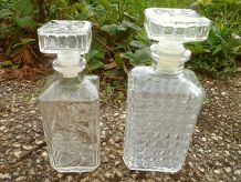 lot de 2 anciens flaçons en  verre , vintage