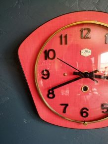 Horloge vintage, pendule murale "Jura Rouge"