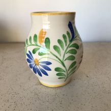 Petit vase coloré en céramique 