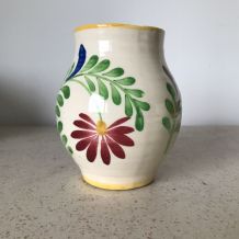 Petit vase coloré en céramique 