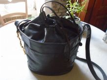 Sac en peau forme sceau