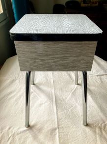 Tabouret coffre vintage en formica blanc