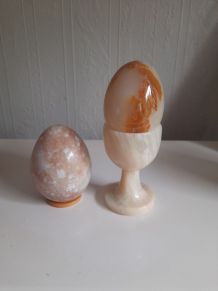 Coquetier et œufs en albâtre 
