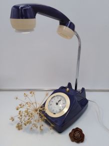Lampe telephone et horloge
