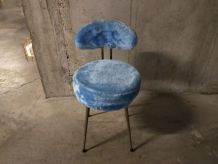 Chaise moumoute bleue