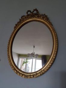 miroir Louis XVI en résine dorée à décor de noeuds