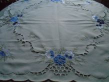 Nappe à thé brodée