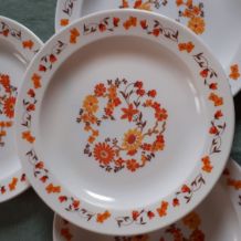 Lot 4 assiettes arcopal fleurs orange et jaune