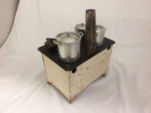 jouet ancien : fourneau de poupée en tôle