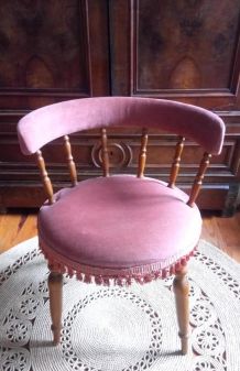 Chaise ancienne en velours rose 