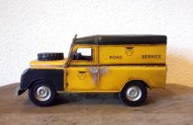 Voiture en tôle  - "Road service"