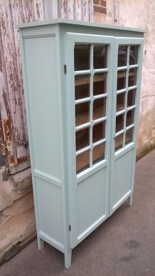 armoire vitrine parisienne couleur vert mint