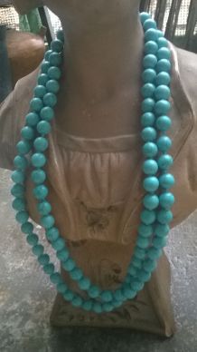 Sautoir  en perle de turquoise reconstituée