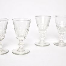 6 petits verres à pied