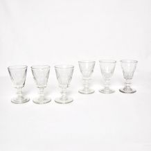 6 petits verres à pied