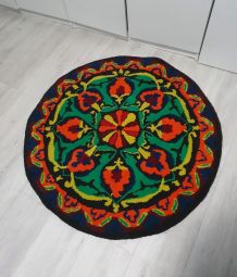 Tapis ethnique rond et coloré en Laine